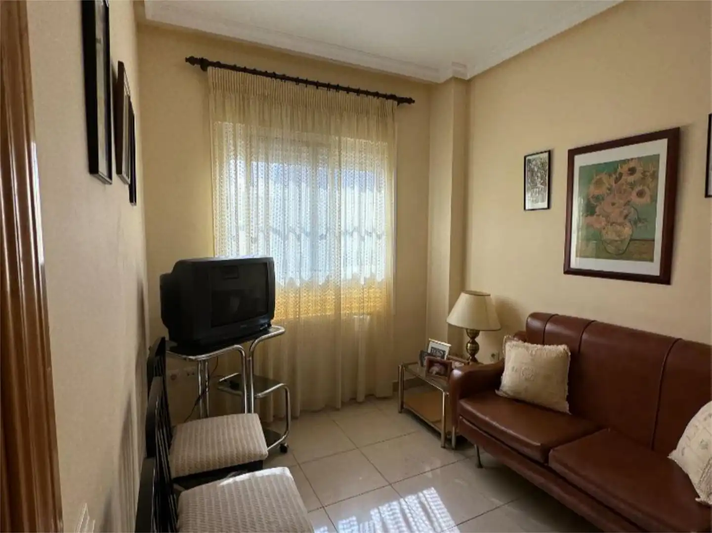 Casa adosada en venta en Calle Hortensia, 10, San Gonzalo Habitación de Casa adosada en venta en Linares con Aire acondicionado, Terraza y Balcón