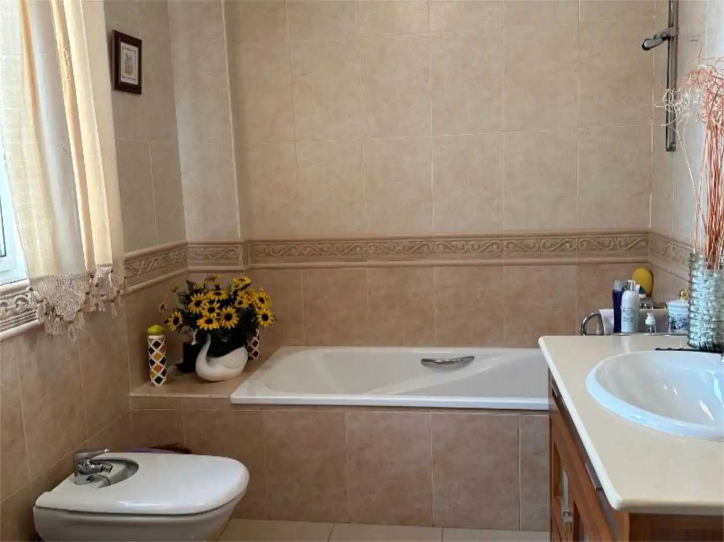 Casa adosada en venta en Calle Hortensia, 10, San Gonzalo Baño de Casa adosada en venta en Linares con Aire acondicionado, Terraza y Balcón