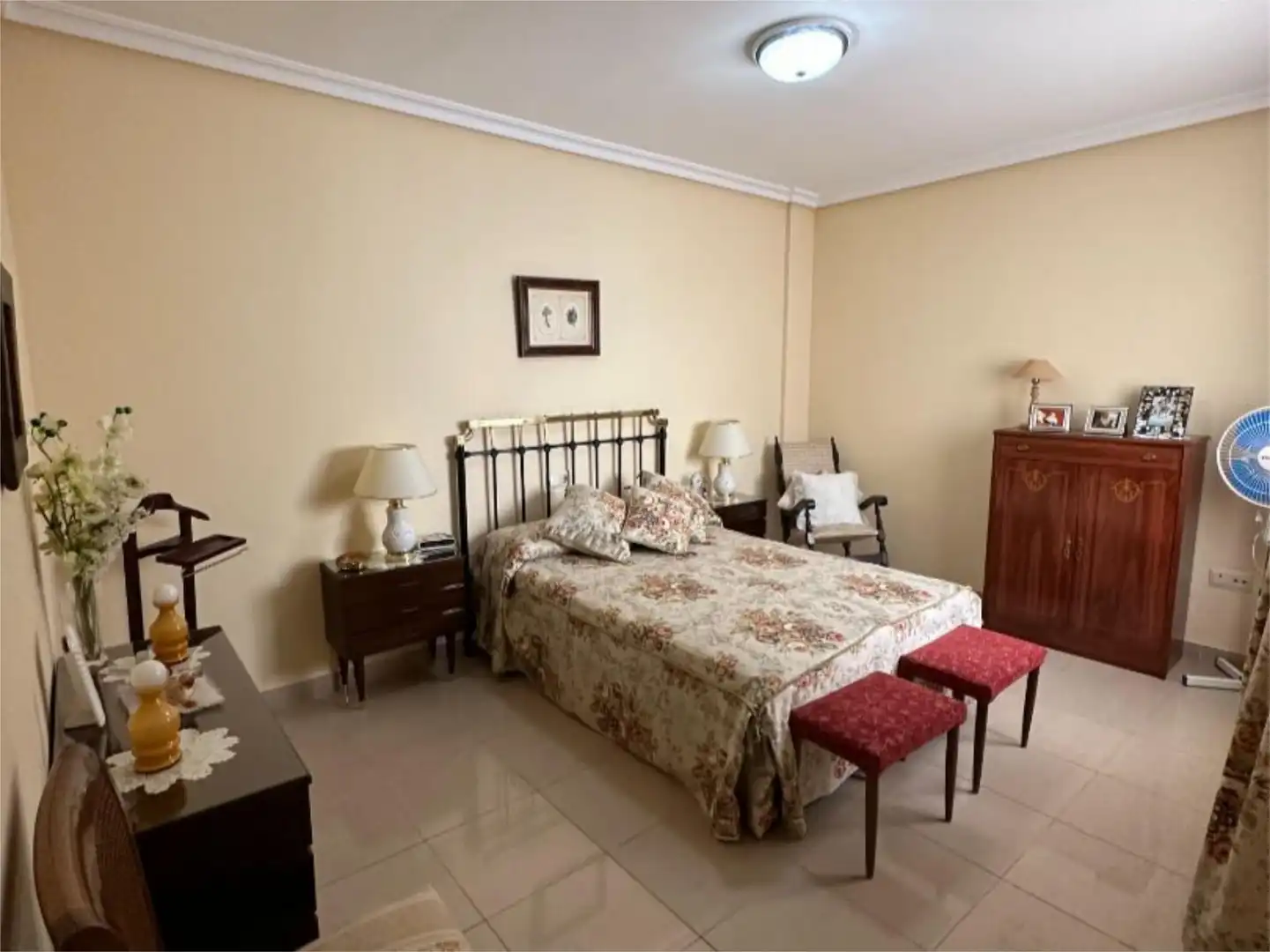Casa adosada en venta en Calle Hortensia, 10, San Gonzalo Habitación de Casa adosada en venta en Linares con Aire acondicionado, Terraza y Balcón