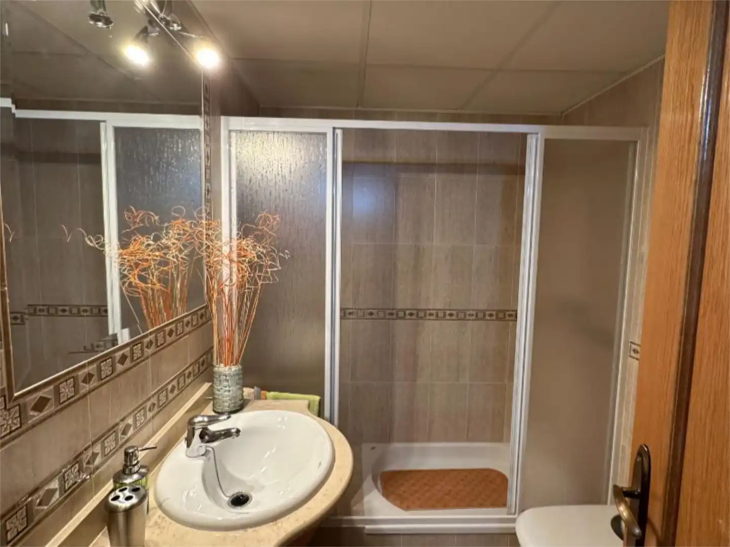 Casa adosada en venta en Calle Hortensia, 10, San Gonzalo Baño de Casa adosada en venta en Linares con Aire acondicionado, Terraza y Balcón