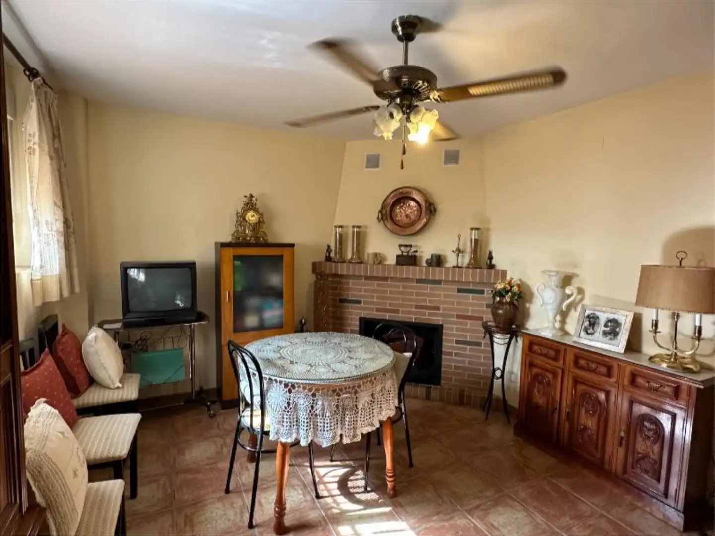 Casa adosada en venta en Calle Hortensia, 10, San Gonzalo Comedor de Casa adosada en venta en Linares con Aire acondicionado, Terraza y Balcón