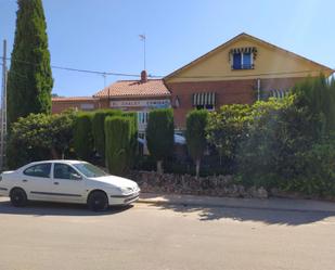 Exterior view of House or chalet for sale in Torrejoncillo del Rey  with Air Conditioner and Terrace