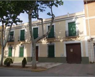 Vista exterior de Casa o xalet en venda en Manzanares amb Terrassa i Balcó