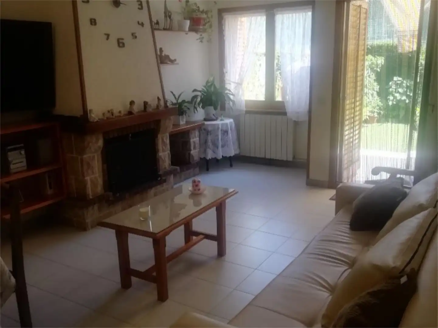 Casa adosada en venda a Carrer D'alexandre Gali, 28, Camprodon Sala d'estar de Casa adosada en venda en Camprodon amb Balcó
