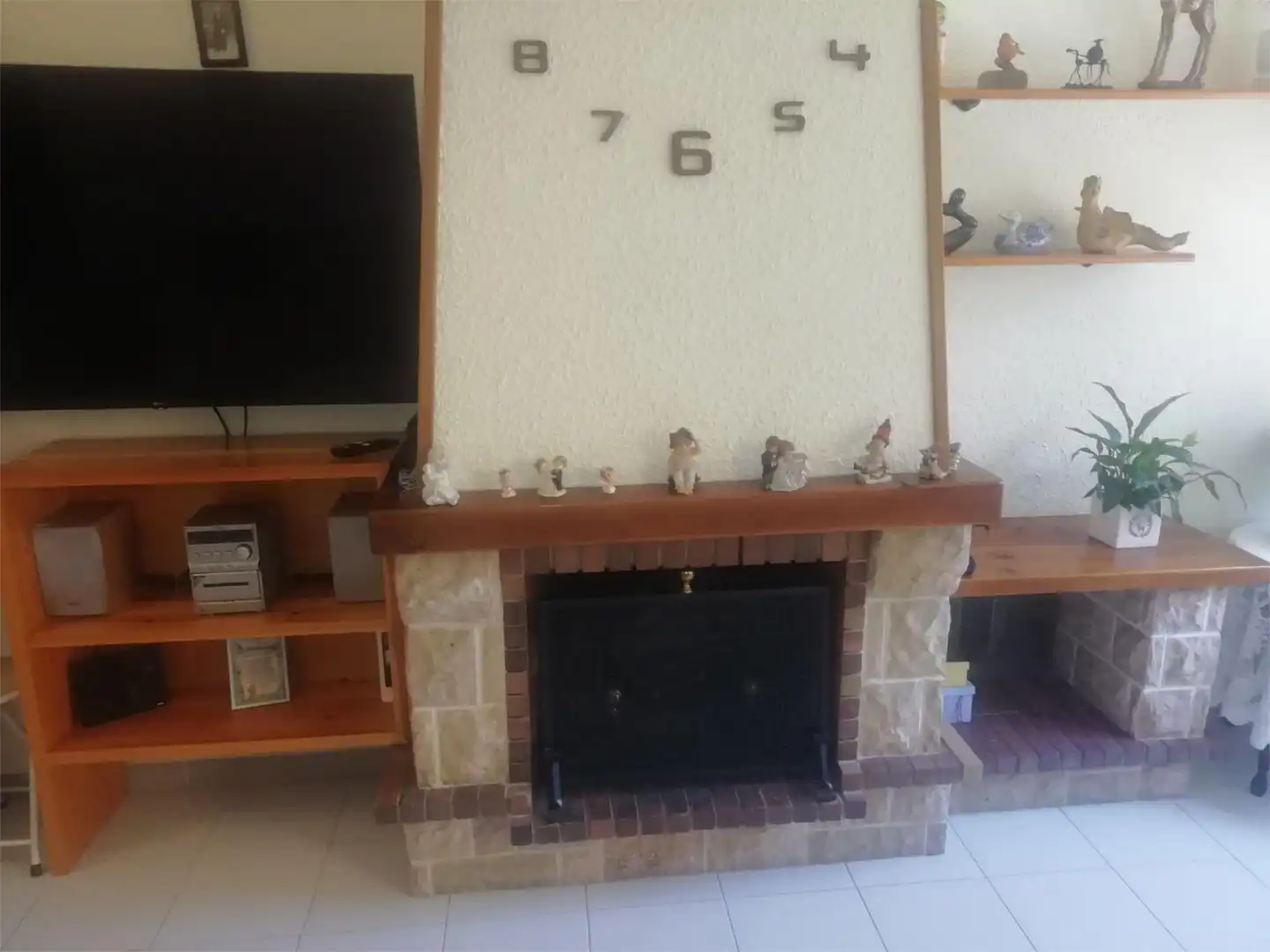 Casa adosada en venda a Carrer D'alexandre Gali, 28, Camprodon Sala d'estar de Casa adosada en venda en Camprodon amb Balcó