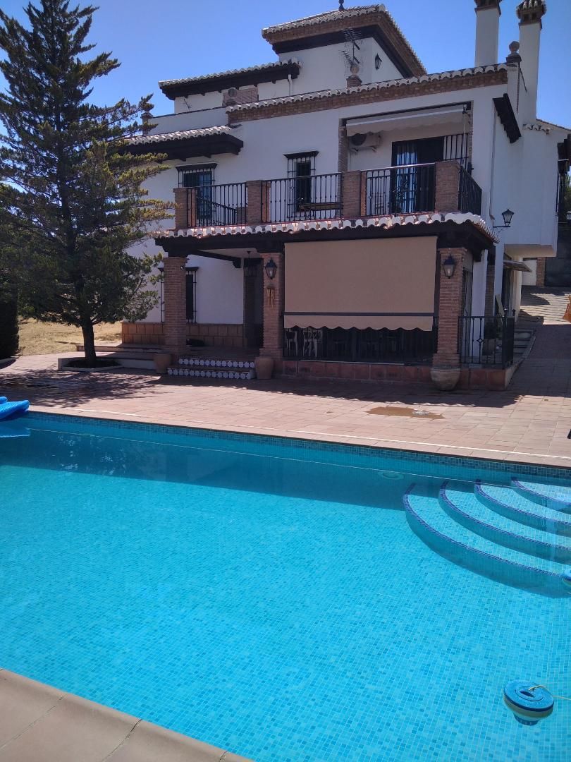 Piscina de Pis en venda en Monachil amb Calefacció, Jardí privat i Terrassa