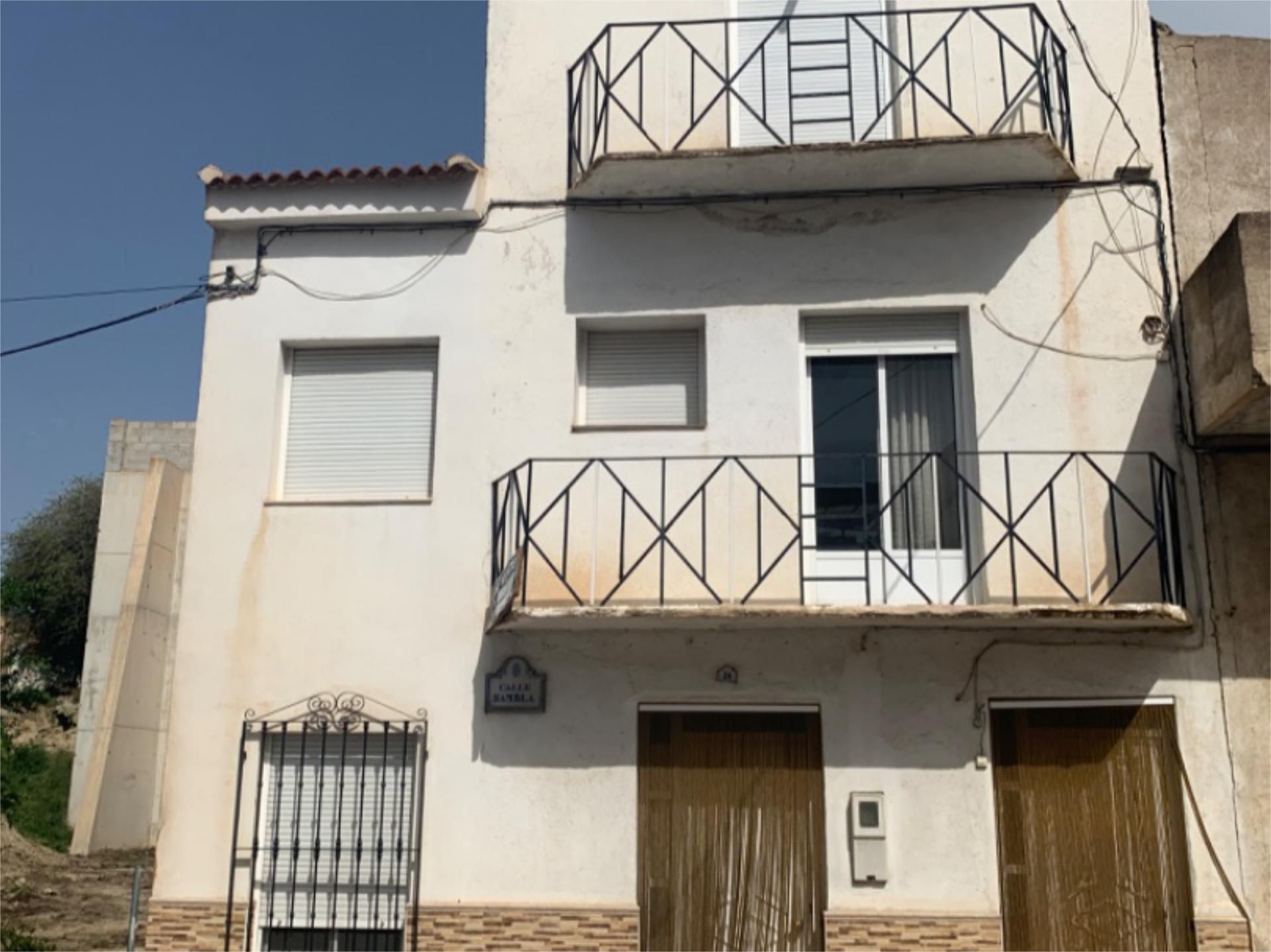 Casa adosada en venta en Calle Rambla, 30, Caniles Vista exterior de Casa adosada en venta en Caniles con Jardín privado, Terraza y Amueblado