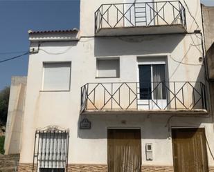 Vista exterior de Casa adosada en venda en Caniles amb Terrassa i Balcó