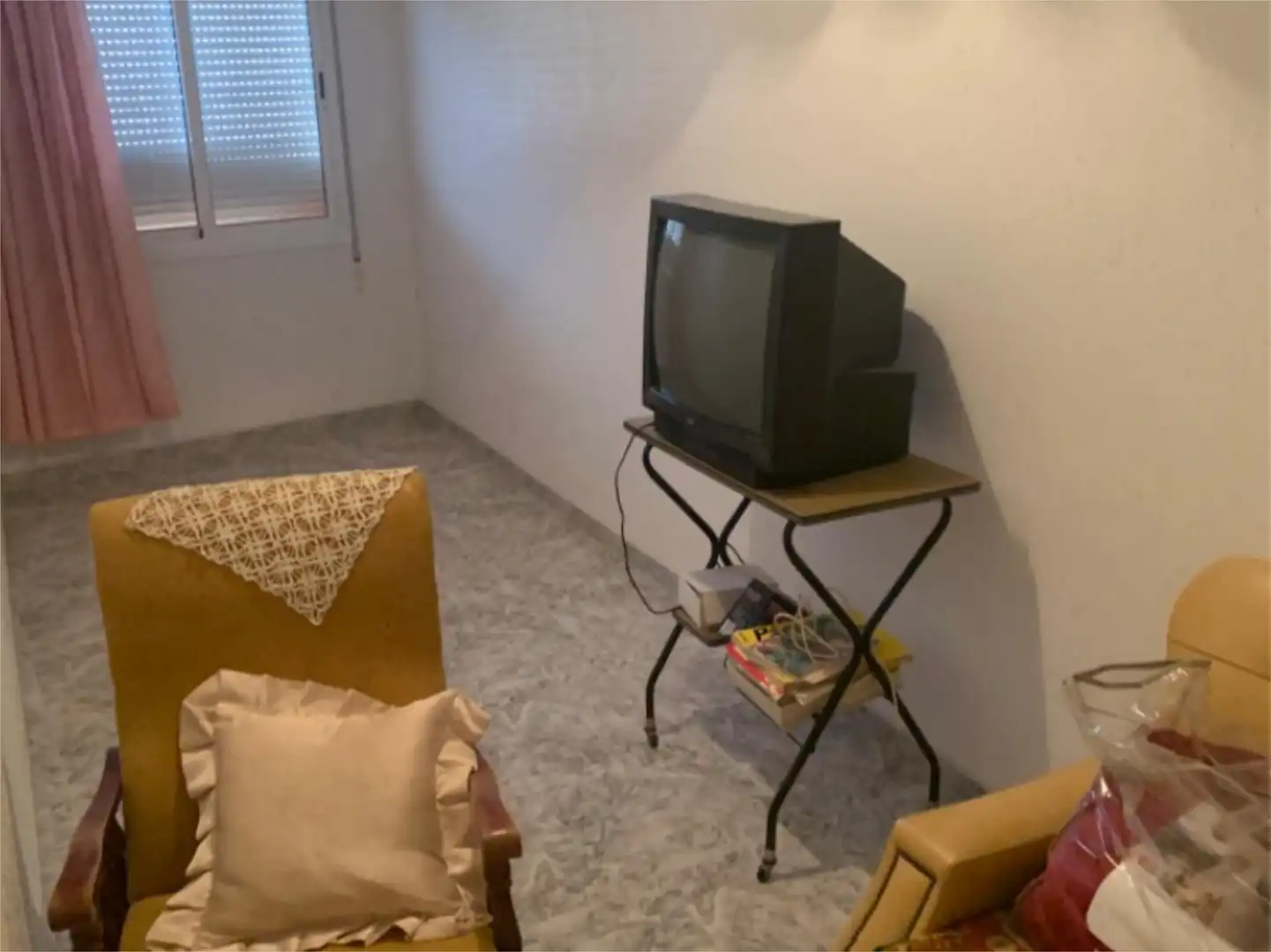 Casa adosada en venta en Calle Rambla, 30, Caniles Sala de estar de Casa adosada en venta en Caniles con Jardín privado, Terraza y Amueblado