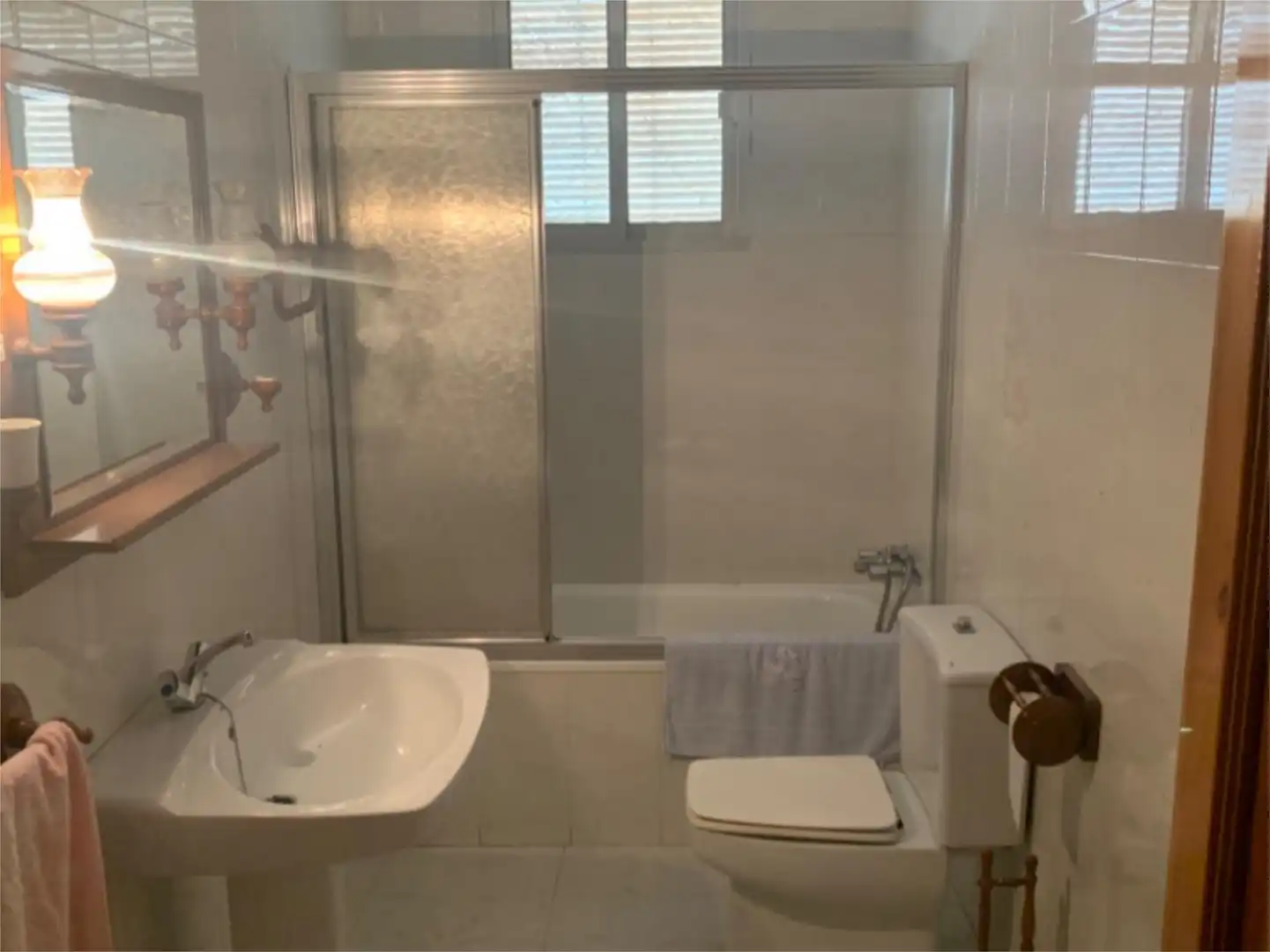 Casa adosada en venta en Calle Rambla, 30, Caniles Baño de Casa adosada en venta en Caniles con Jardín privado, Terraza y Amueblado