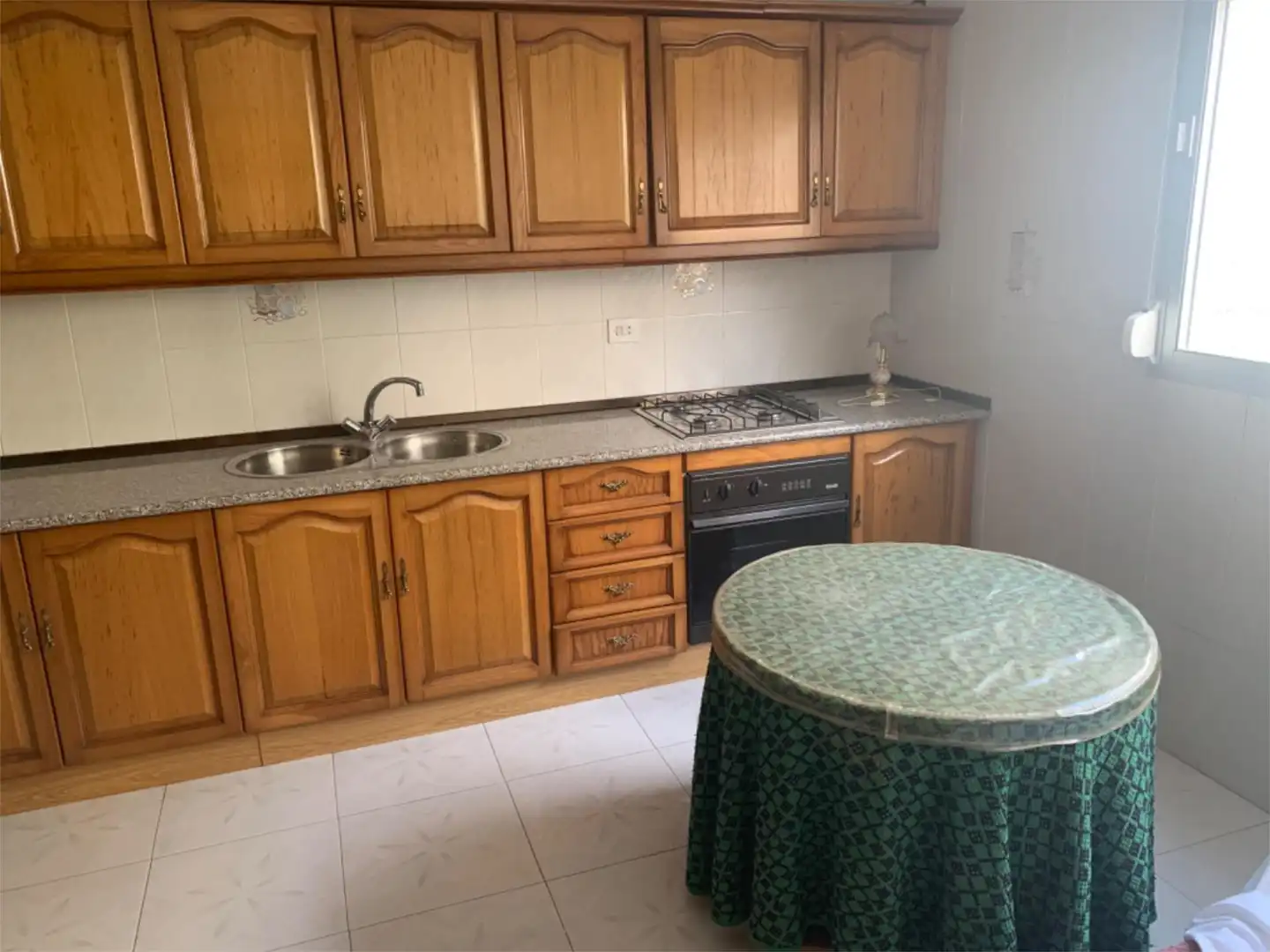Casa adosada en venta en Calle Rambla, 30, Caniles Cocina de Casa adosada en venta en Caniles con Jardín privado, Terraza y Amueblado