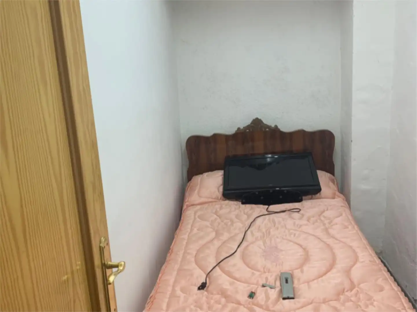 Casa adosada en venta en Calle Rambla, 30, Caniles Habitación de Casa adosada en venta en Caniles con Jardín privado, Terraza y Amueblado