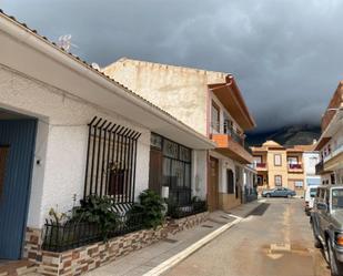 Vista exterior de Casa adosada en venda en Zújar amb Terrassa