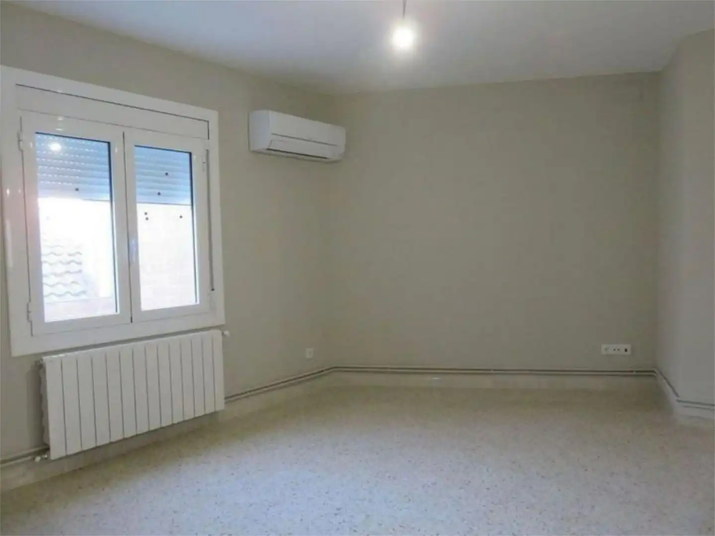 Zimmer in Plaça de la Vila, 1, Martorell Schlafzimmer von Wohnung zur untervermieten in Martorell mit Klimaanlage