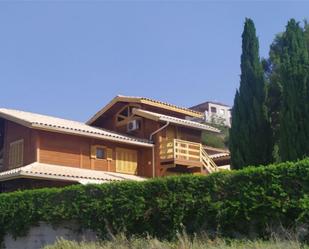 Vista exterior de Casa o xalet en venda en Chinchón amb Aire condicionat i Piscina