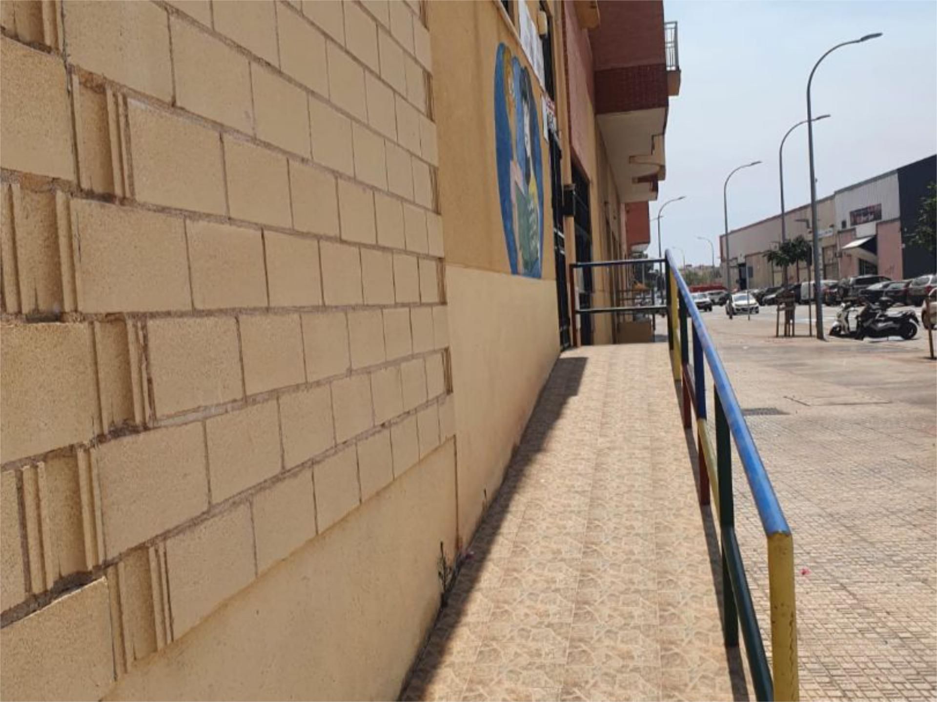 Vista exterior de Local en venta en  Melilla Capital con Aire acondicionado, Calefacción y Amueblado