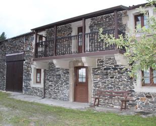 Vista exterior de Casa o xalet en venda en Guitiriz amb Jardí privat, Parquet i Terrassa