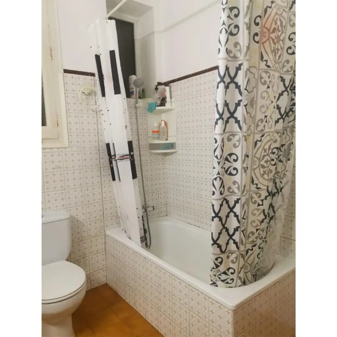 Bathroom of Flat for share in Barcelona  with Furnished, Oven and Washing machine