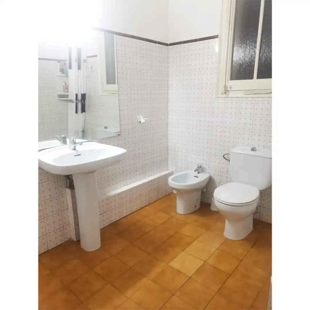 Bathroom of Flat for share in Barcelona  with Furnished, Oven and Washing machine