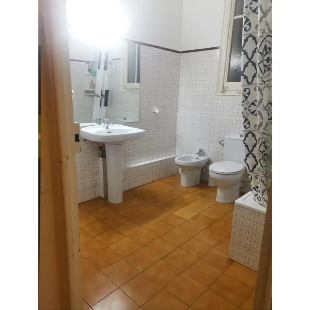 Bathroom of Flat for share in Barcelona  with Furnished, Oven and Washing machine
