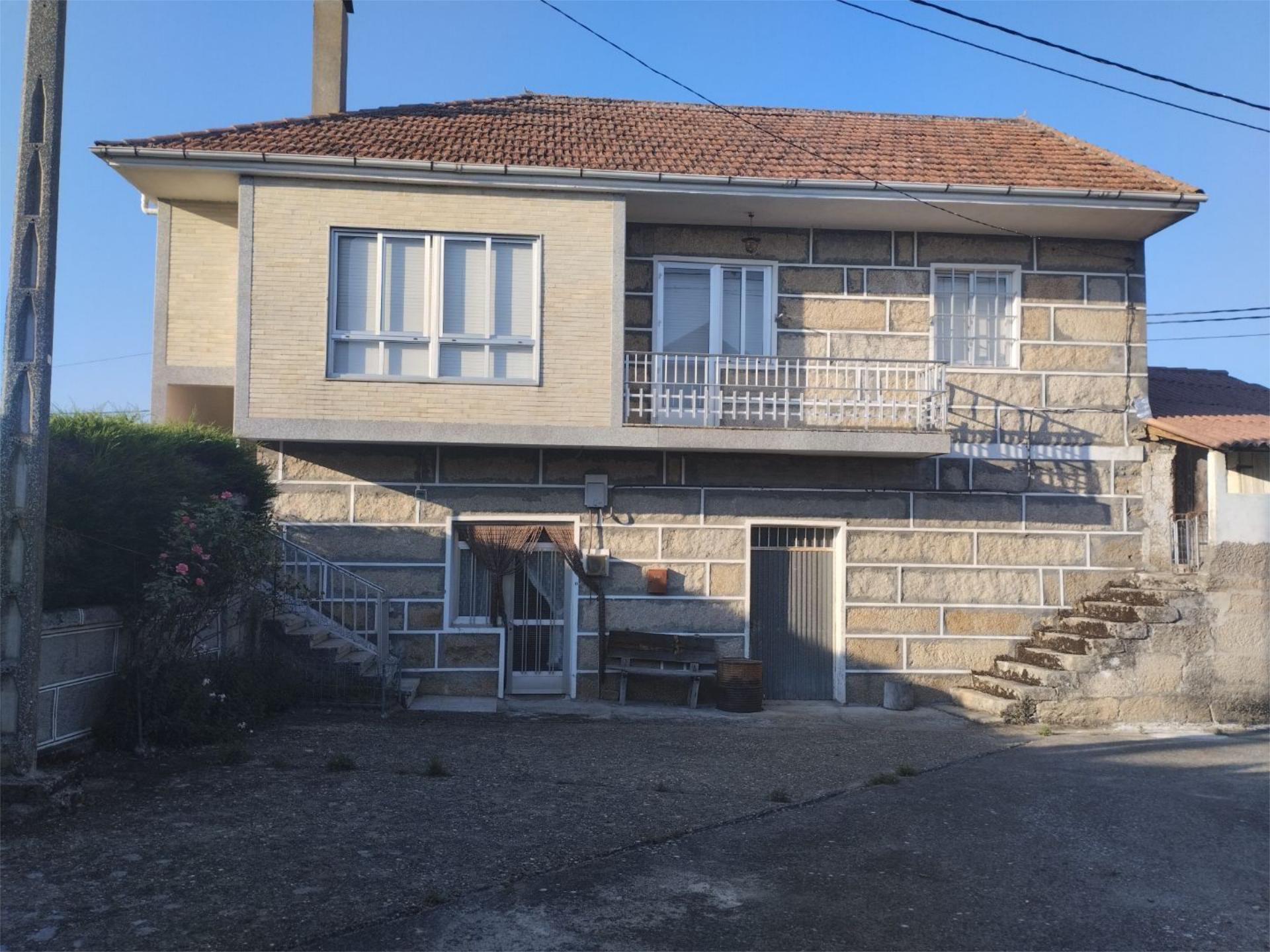 Vista exterior de Casa o xalet en venda en Xinzo de Limia amb Calefacció, Jardí privat i Traster