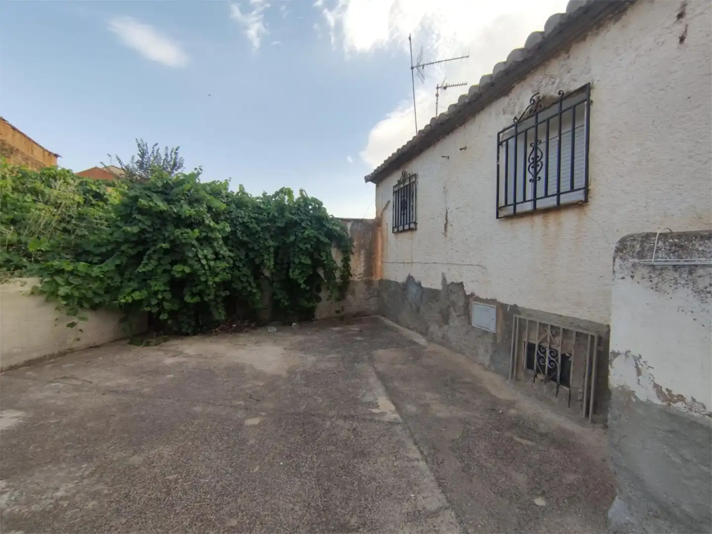 Casa adosada en venda a Calle el Belimbre, 7, Santa María de Huerta Vista exterior de Casa adosada en venda en Santa María de Huerta amb Jardí privat i Parquet