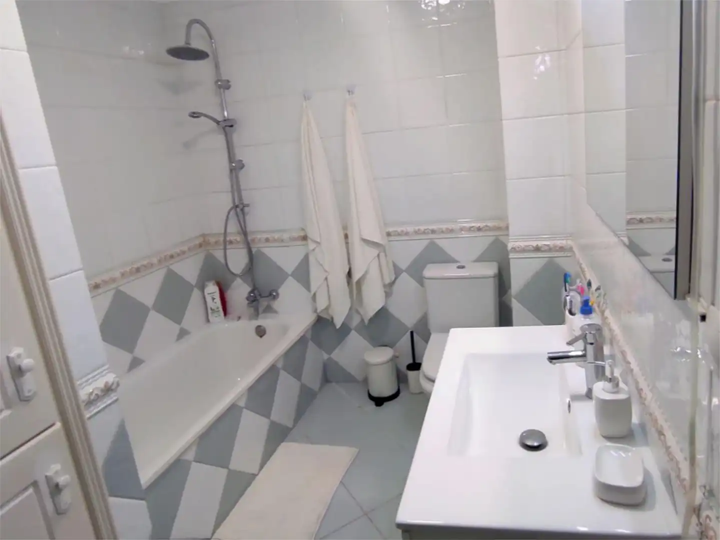 Casa adosada en venta en Carrer Sant Pere, 50, Nucli Antic Baño de Casa adosada en venta en L'Escala con Aire acondicionado, Terraza y Balcón