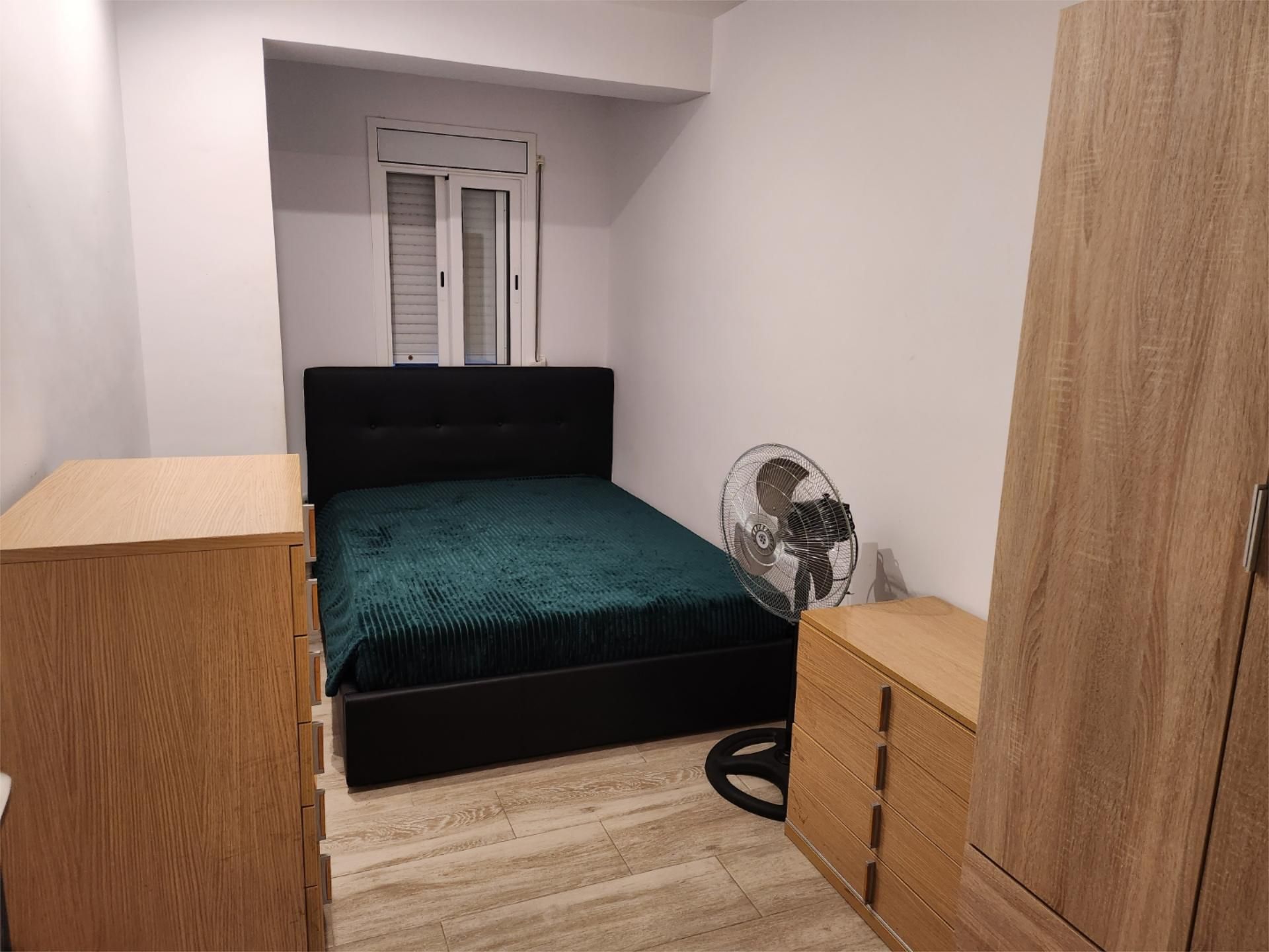 Bedroom of Flat to share in Sant Adrià de Besòs  with Air Conditioner, Heating and Parquet flooring