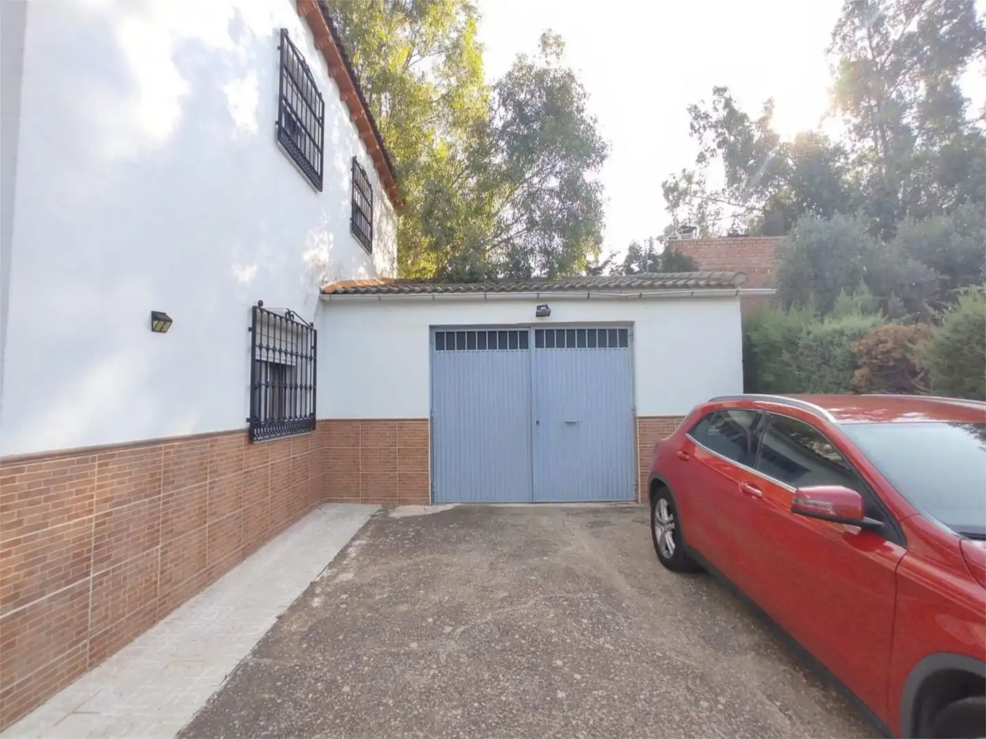 Casa o xalet en venda a Calle L, 5, San Roque - La Cruz - La Rozuela Aparcament de Casa o xalet en venda en Linares amb Calefacció, Jardí privat i Terrassa
