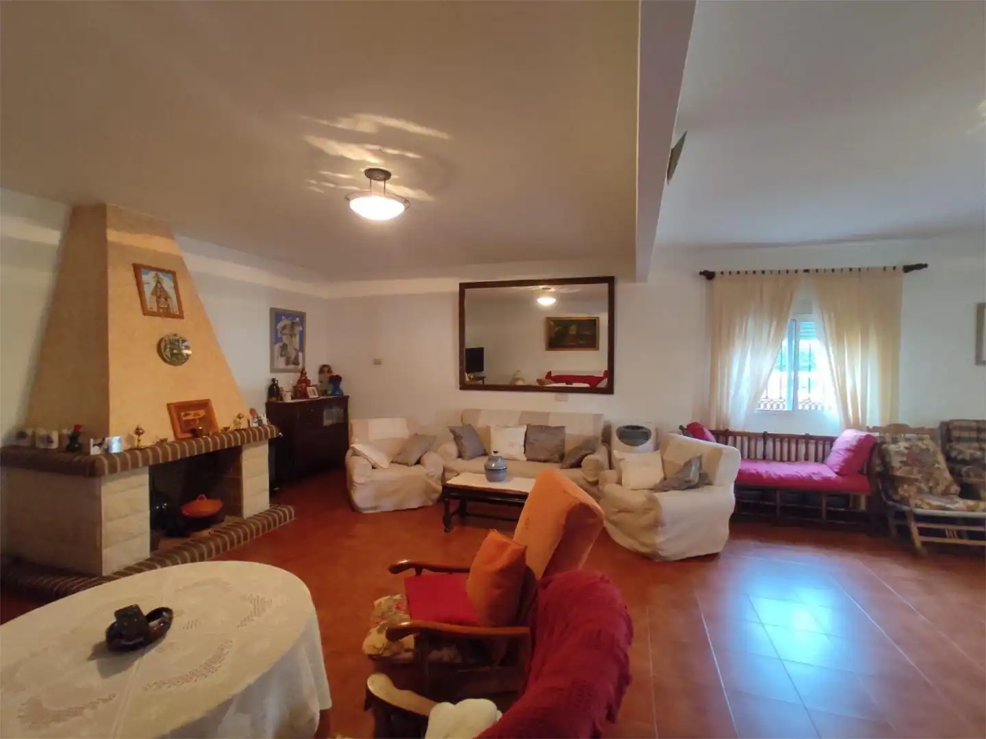 Casa o xalet en venda a Calle L, 5, San Roque - La Cruz - La Rozuela Sala d'estar de Casa o xalet en venda en Linares amb Calefacció, Jardí privat i Terrassa