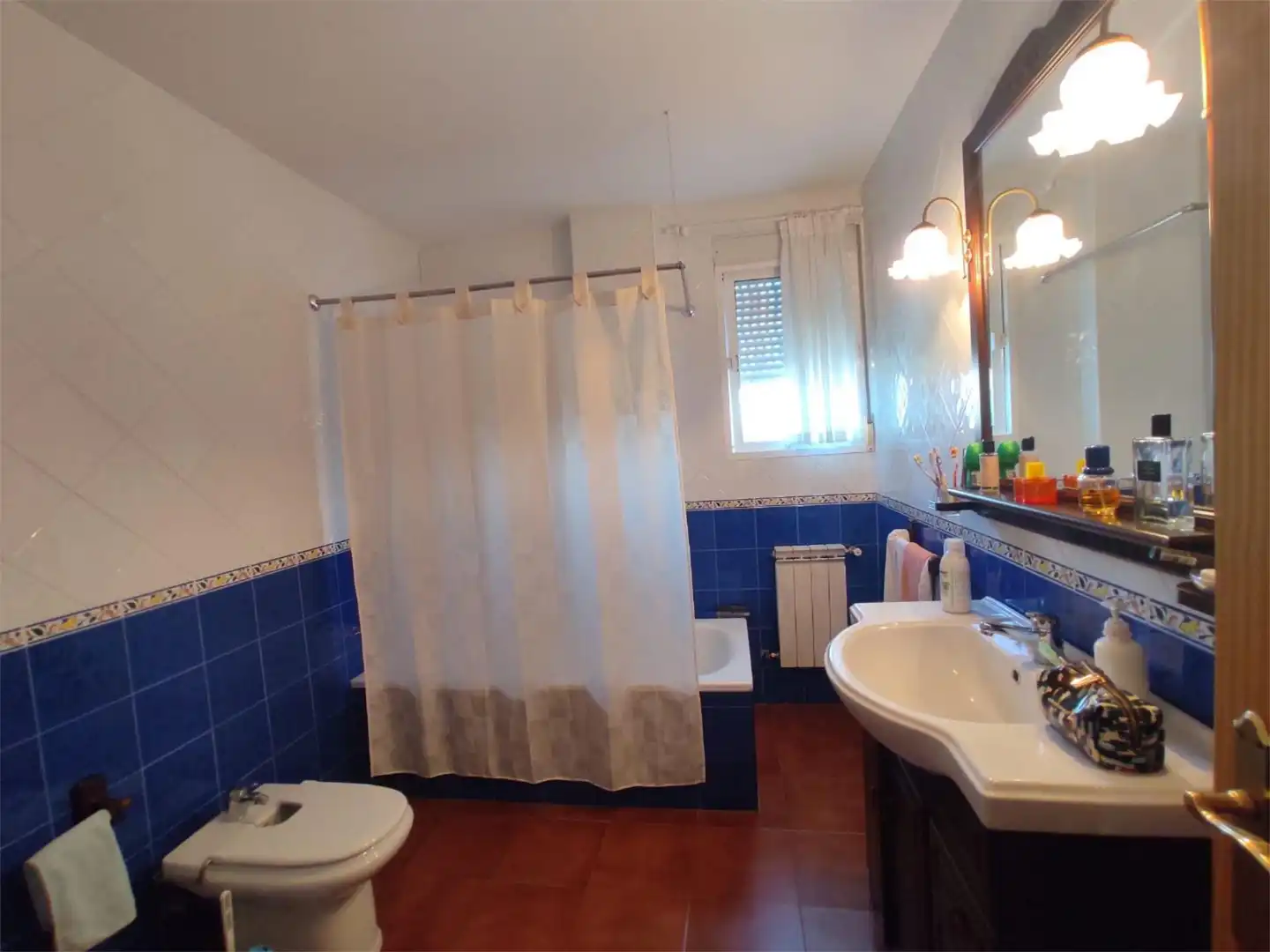 Casa o xalet en venda a Calle L, 5, San Roque - La Cruz - La Rozuela Bany de Casa o xalet en venda en Linares amb Calefacció, Jardí privat i Terrassa