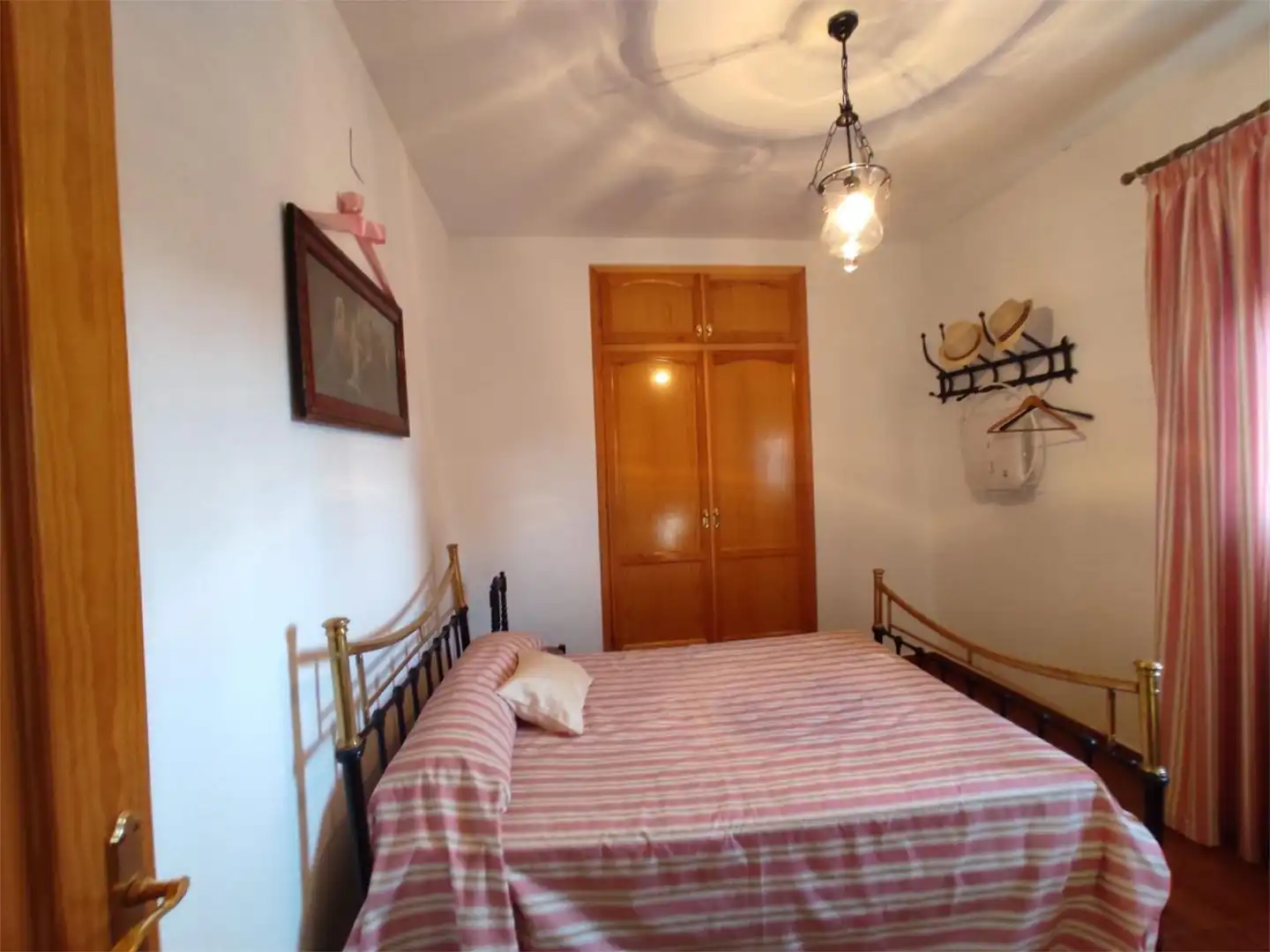 Casa o xalet en venda a Calle L, 5, San Roque - La Cruz - La Rozuela Dormitori de Casa o xalet en venda en Linares amb Calefacció, Jardí privat i Terrassa