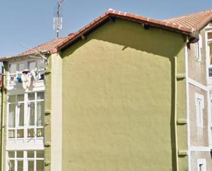 Vista exterior de Casa adosada en venda en Reinosa amb Jardí privat, Traster i Piscina