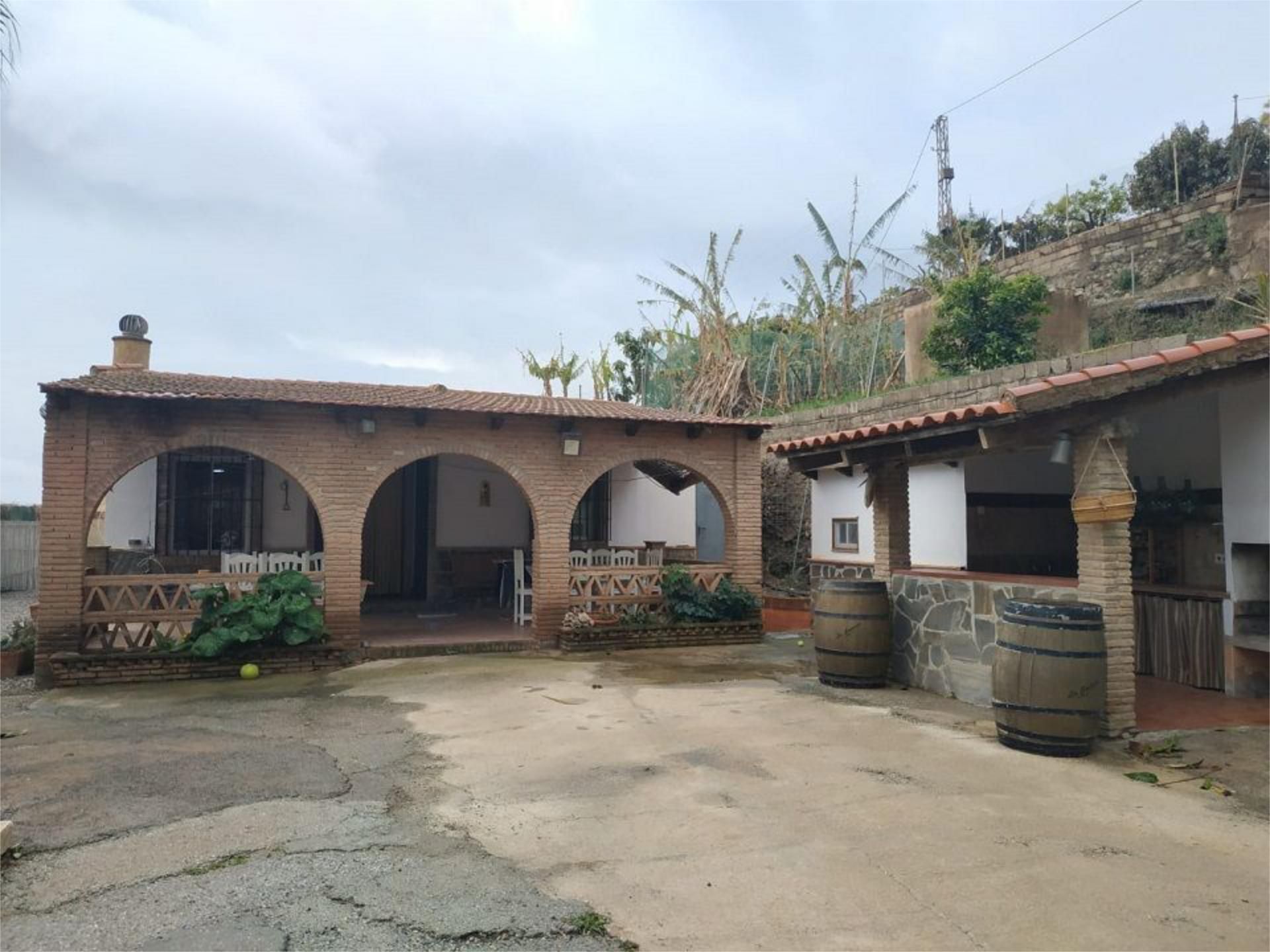 Vista exterior de Finca rústica en venda en Motril amb Aire condicionat i Piscina