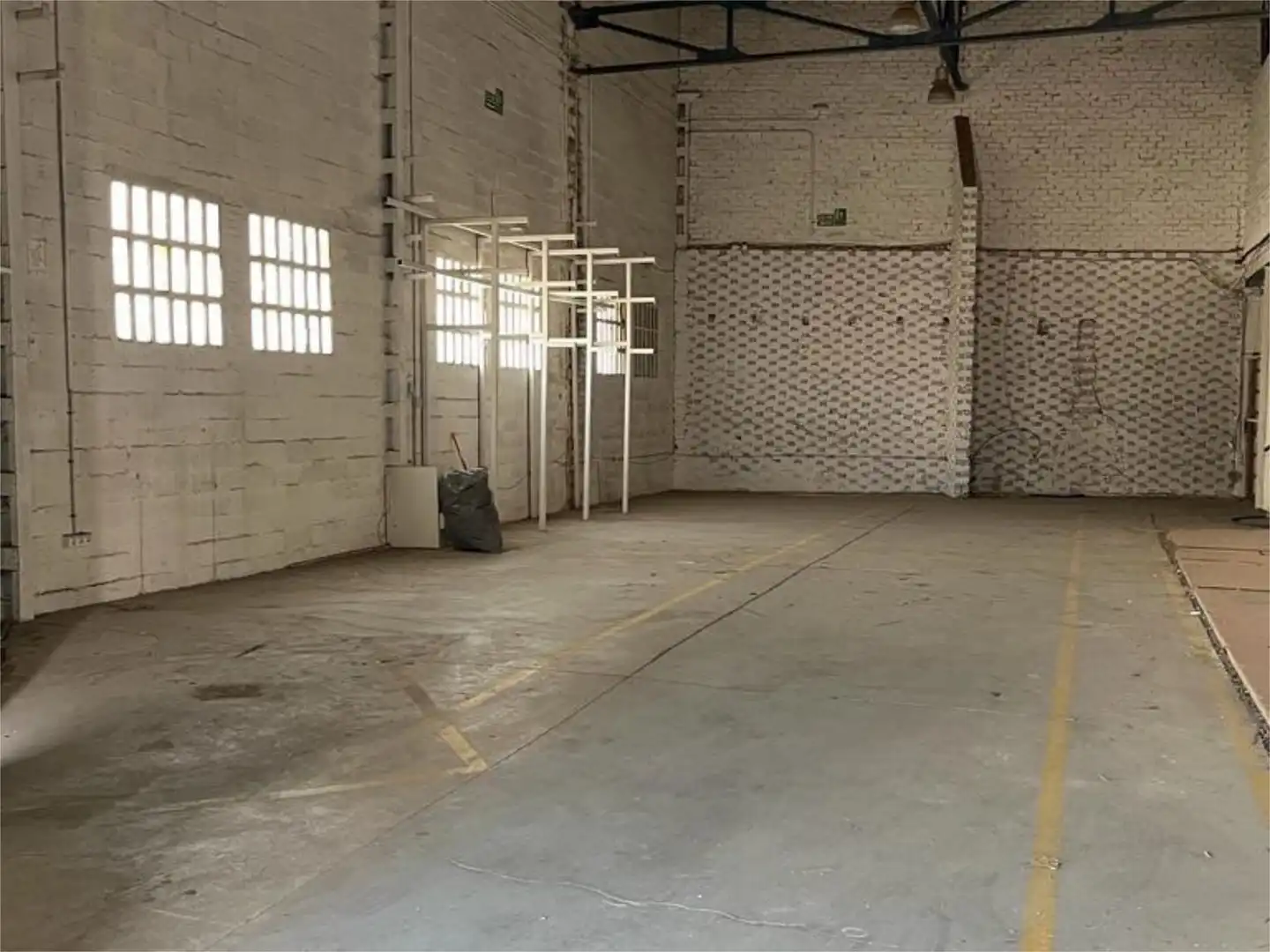 Nau industrial de lloguer a Calle Chiclana, 1, Puntales - Zona Franca Nau industrial de lloguer en Cádiz