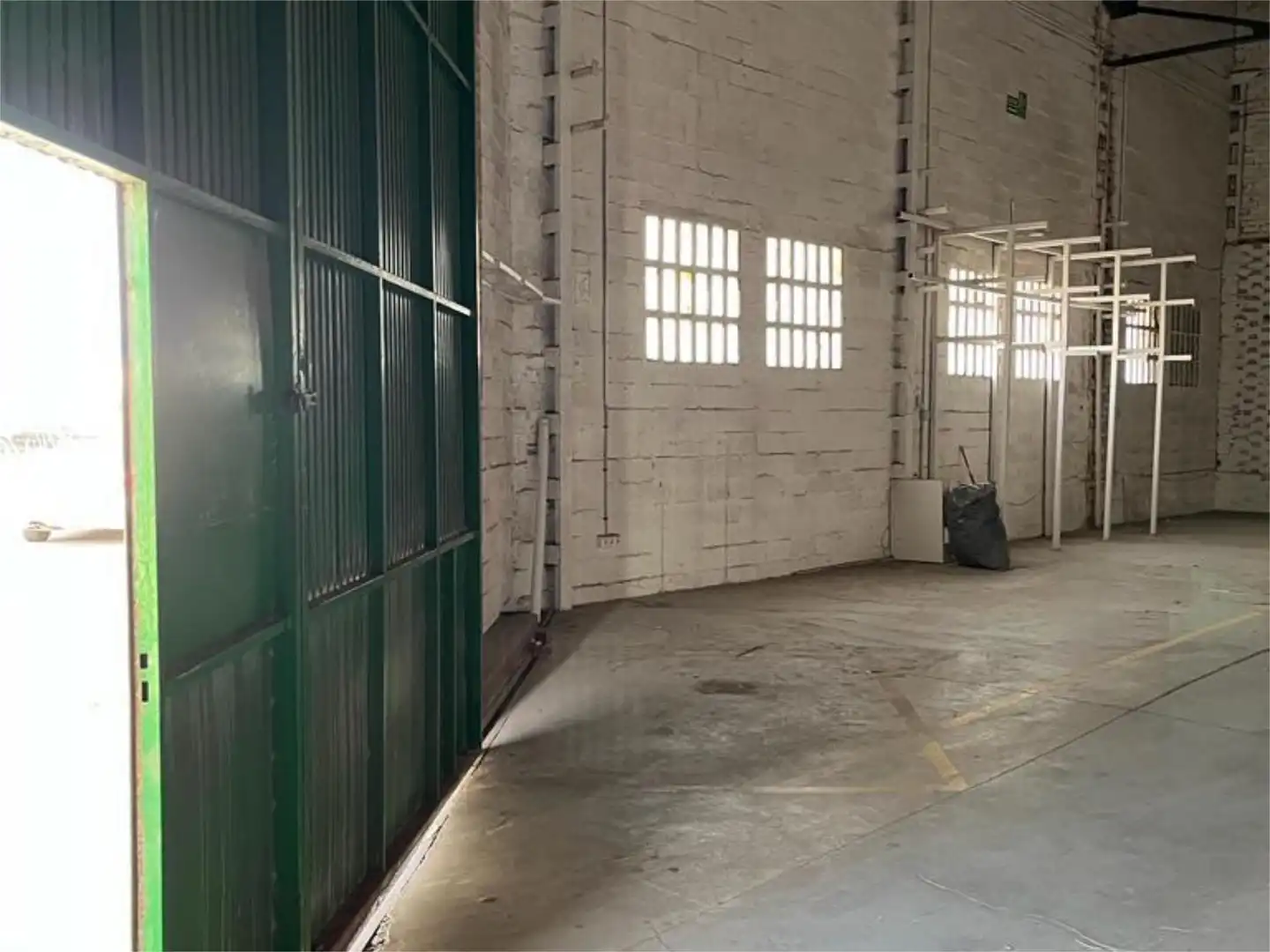 Nau industrial de lloguer a Calle Chiclana, 1, Puntales - Zona Franca Nau industrial de lloguer en Cádiz
