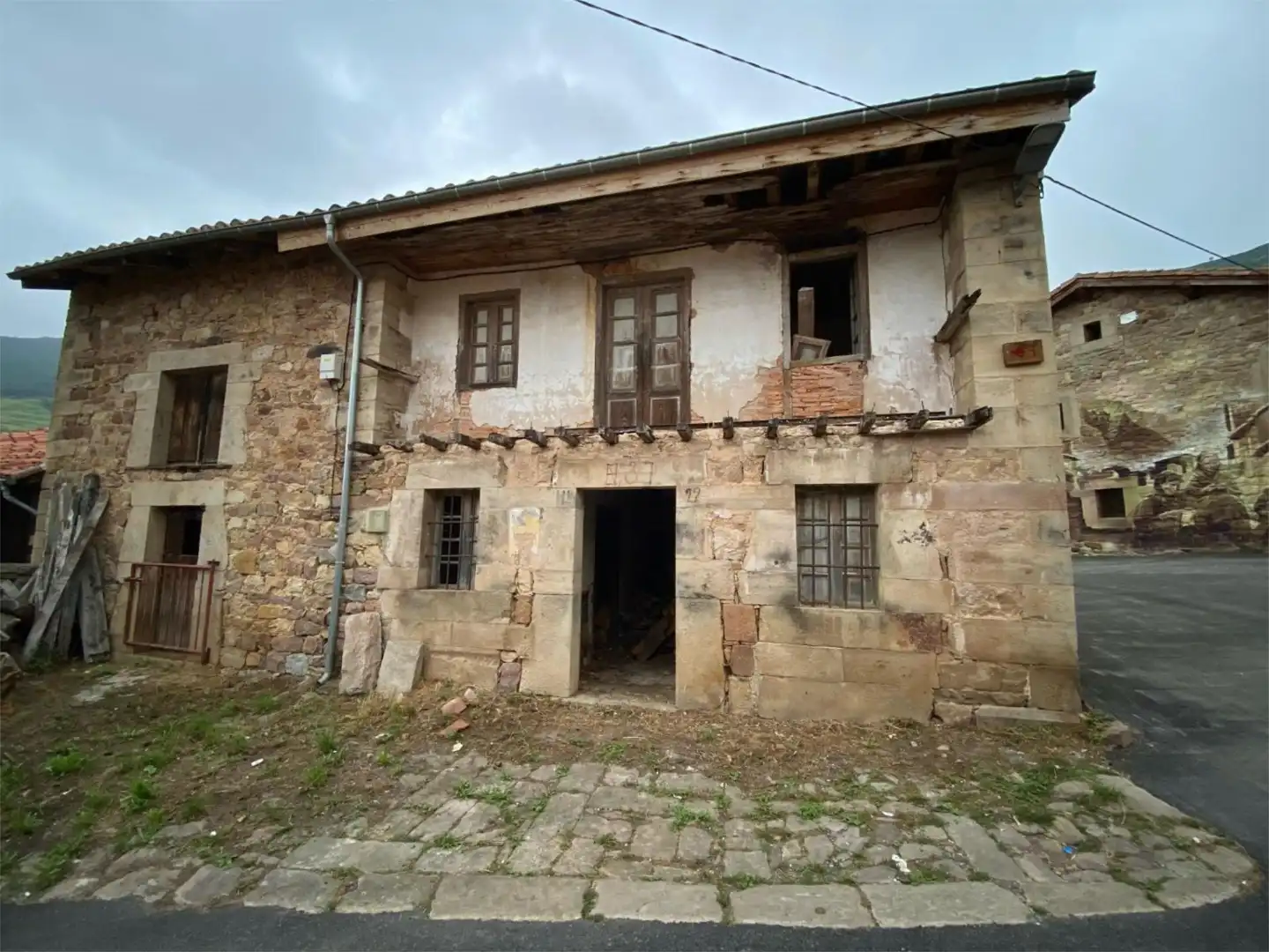Vista exterior de Casa o xalet en venda en Peñarrubia amb Balcó