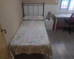 Bedroom of Flat to rent in  Sevilla Capital