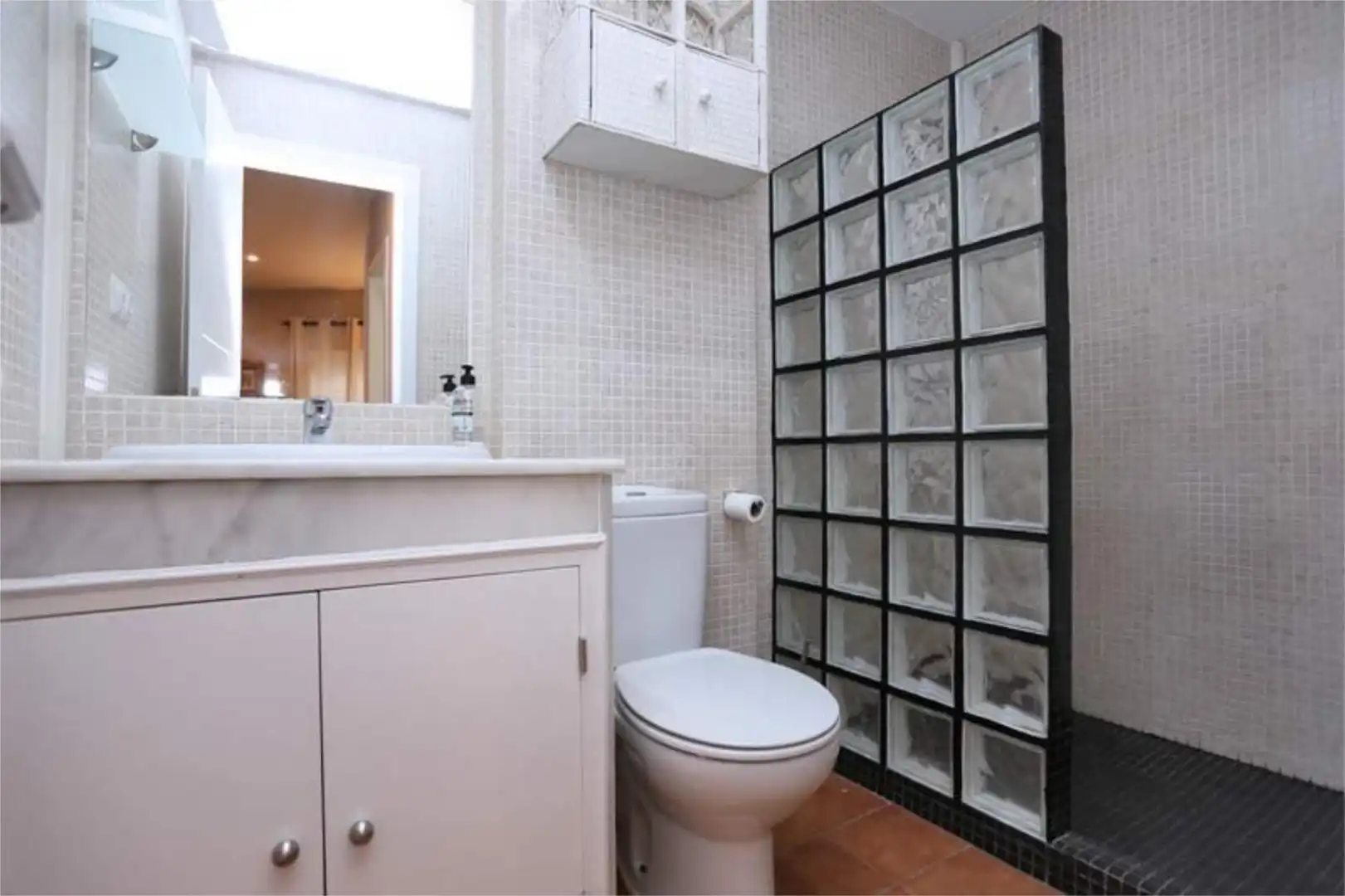 Bany de Apartament de lloguer en Conil de la Frontera amb Aire condicionat, Calefacció i Terrassa