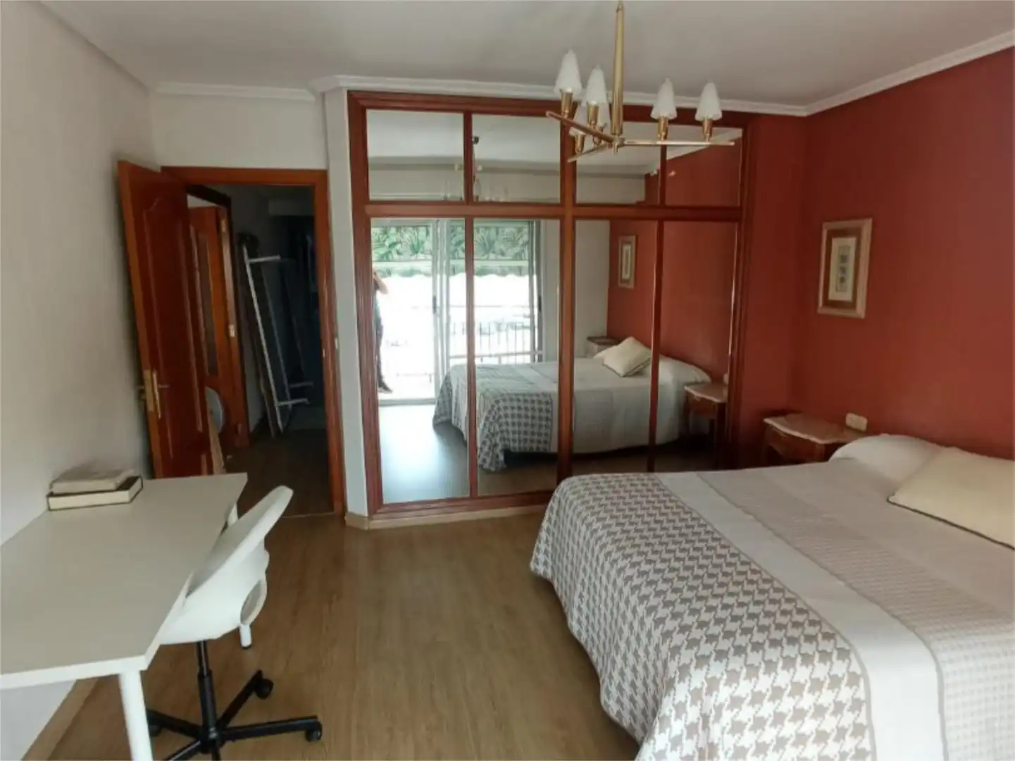 Habitació a Carrer de Joaquin Navarro, 2, L'Eixereta Dormitori de Pis per a compartir en Burjassot amb Parquet, Moblat i Balcó