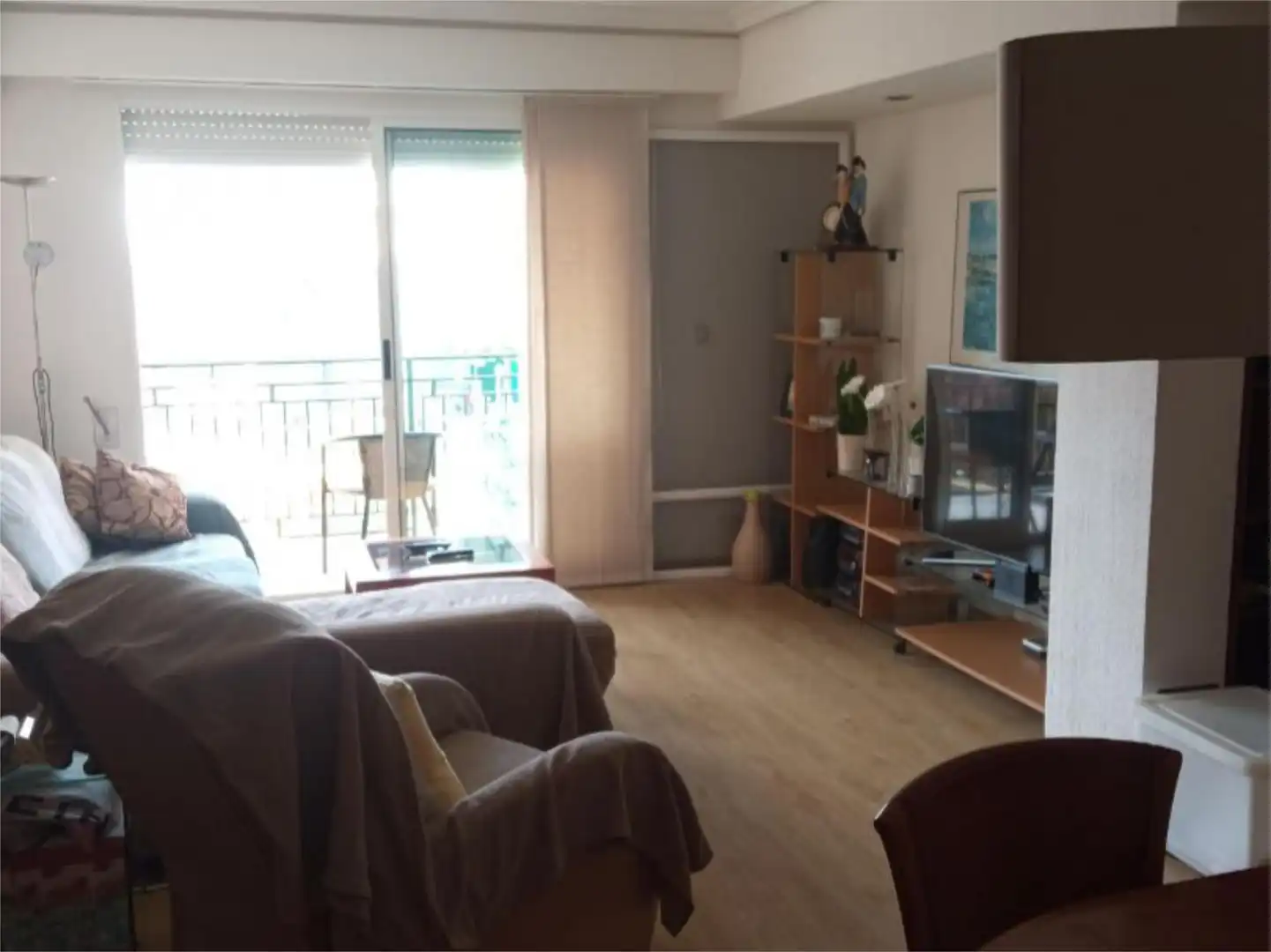Habitació a Carrer de Joaquin Navarro, 2, L'Eixereta Sala d'estar de Pis per a compartir en Burjassot amb Parquet, Moblat i Balcó