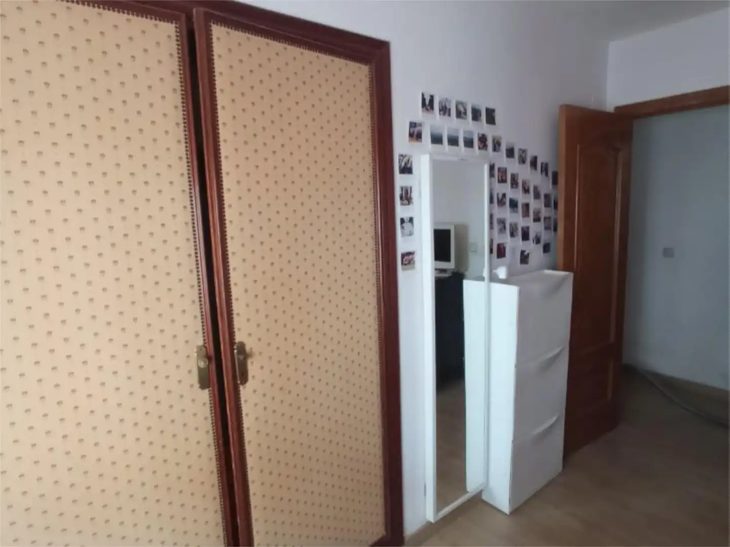 Habitació a Carrer de Joaquin Navarro, 2, L'Eixereta Dormitori de Pis per a compartir en Burjassot amb Parquet, Moblat i Balcó