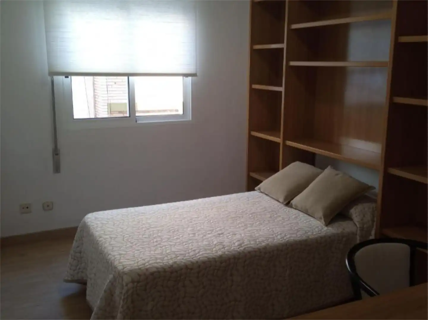 Habitació a Carrer de Joaquin Navarro, 2, L'Eixereta Dormitori de Pis per a compartir en Burjassot amb Parquet, Moblat i Balcó