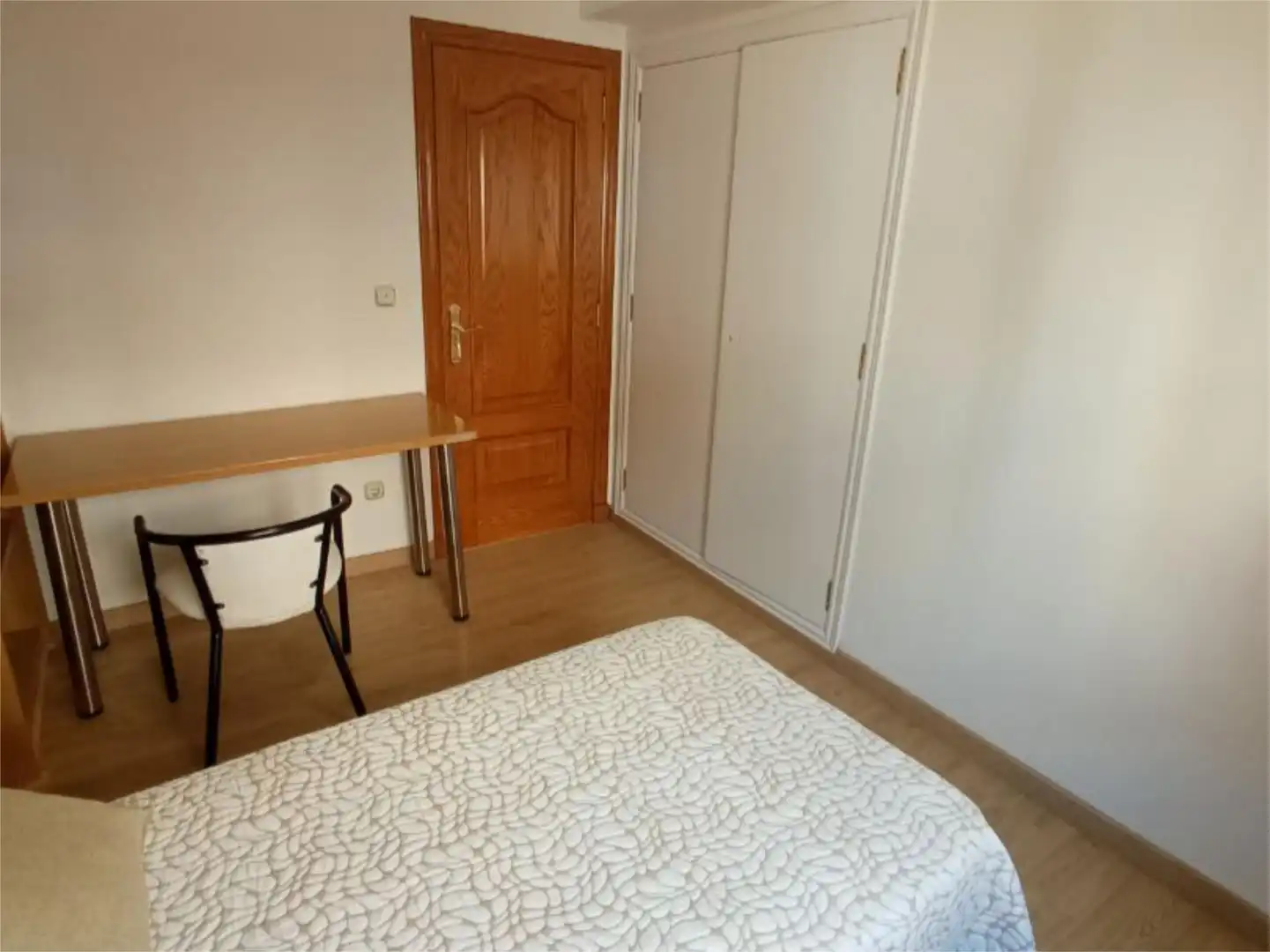 Habitació a Carrer de Joaquin Navarro, 2, L'Eixereta Dormitori de Pis per a compartir en Burjassot amb Parquet, Moblat i Balcó