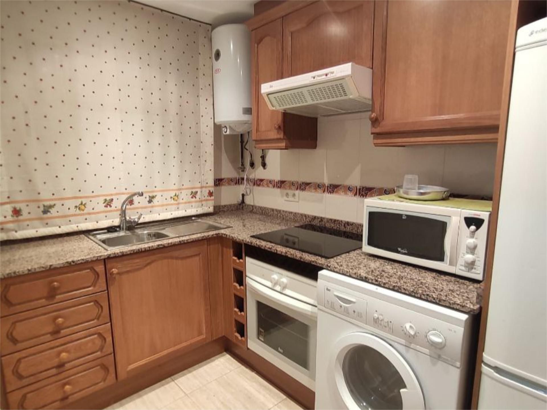 Apartament de lloguer a Avenida Central, 26, Playa Coral -Torremar Cuina de Apartament de lloguer en Oropesa del Mar / Orpesa amb Aire condicionat, Jardí privat i Terrassa