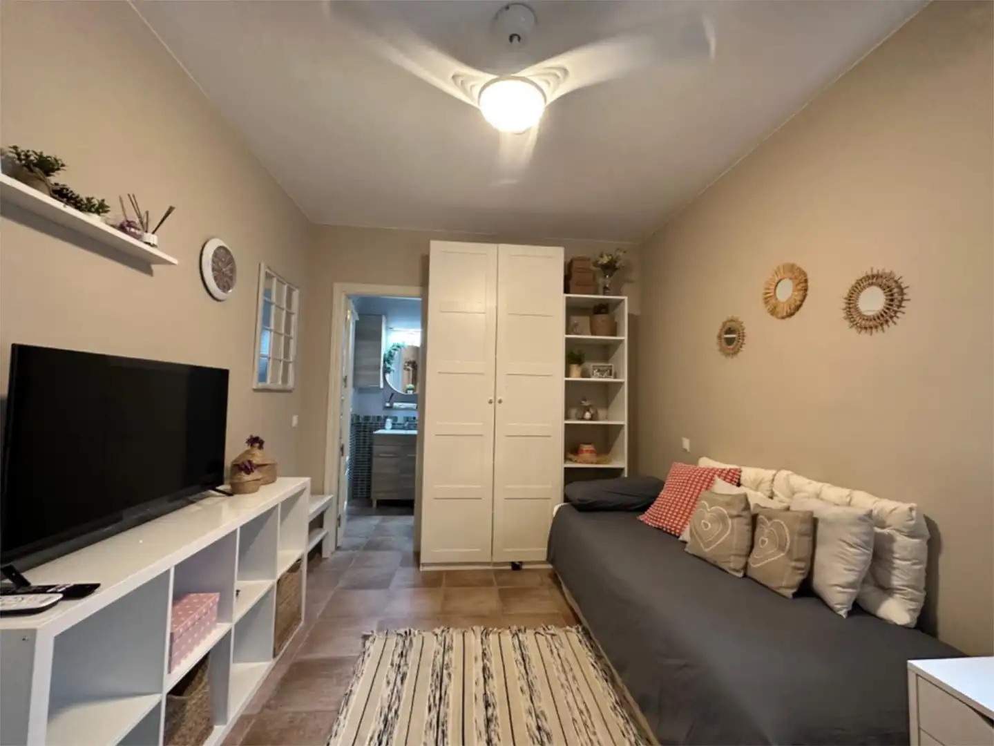 Room in Calle Frambueso, 54, Ugena Living room of Study for share in Ugena with Air Conditioner, Heating and Furnished