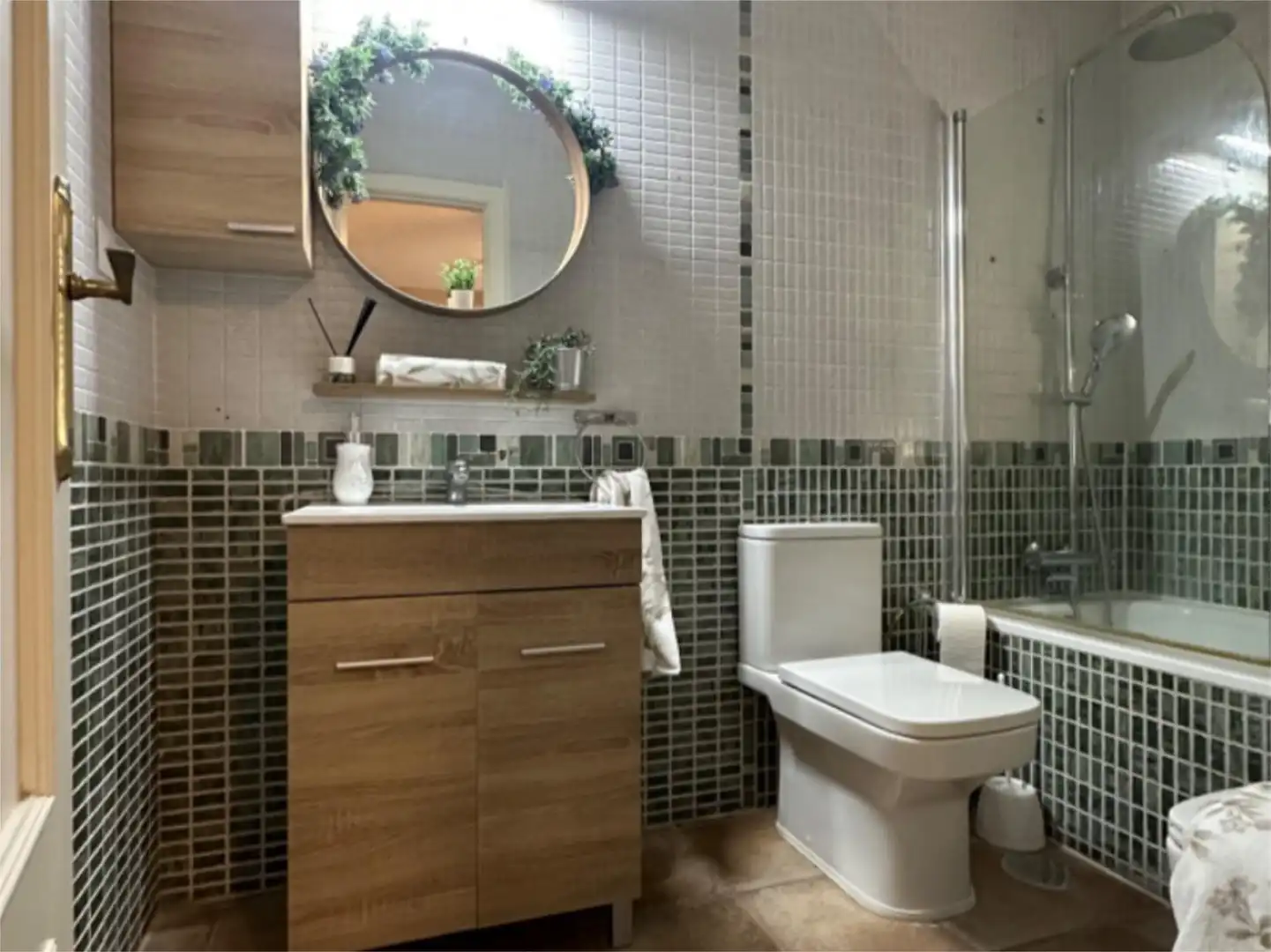 Room in Calle Frambueso, 54, Ugena Bathroom of Study for share in Ugena with Air Conditioner, Heating and Furnished