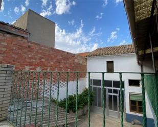 Exterior view of Single-family semi-detached for sale in Iniesta  with Terrace, Storage room and Furnished