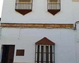 Vista exterior de Casa adosada en venda en Morón de la Frontera amb Terrassa