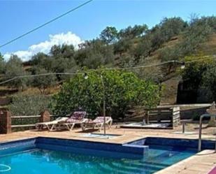 Piscina de Finca rústica en venda en Riogordo amb Jardí privat, Piscina i Moblat